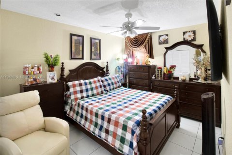 House in Miami, Florida 3 bedrooms, 125.51 sq.m. № 2152912 - photo 16