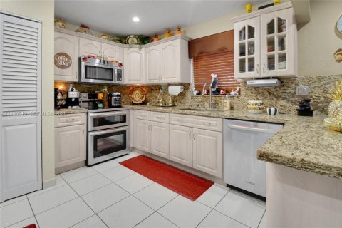 House in Miami, Florida 3 bedrooms, 125.51 sq.m. № 2152912 - photo 5