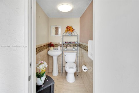 House in Miami, Florida 3 bedrooms, 125.51 sq.m. № 2152912 - photo 9