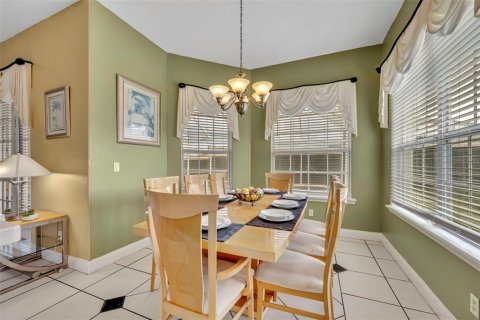 House in Davenport, Florida 5 bedrooms, 249.07 sq.m. № 1914242 - photo 13