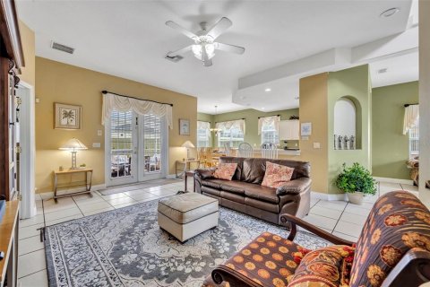 House in Davenport, Florida 5 bedrooms, 249.07 sq.m. № 1914242 - photo 5