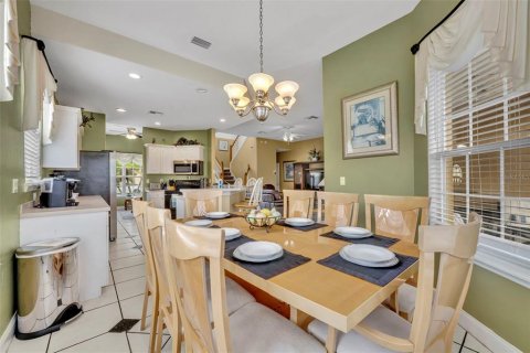 House in Davenport, Florida 5 bedrooms, 249.07 sq.m. № 1914242 - photo 14