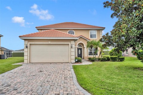 House in Davenport, Florida 5 bedrooms, 249.07 sq.m. № 1914242 - photo 1