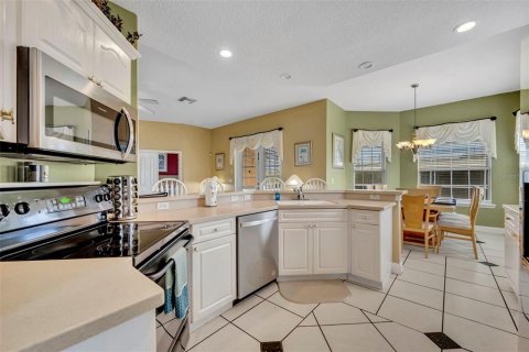 House in Davenport, Florida 5 bedrooms, 249.07 sq.m. № 1914242 - photo 11
