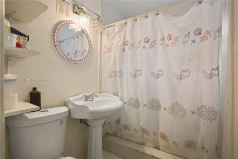 House in Fort Lauderdale, Florida 3 bedrooms, 93.37 sq.m. № 1968066 - photo 11