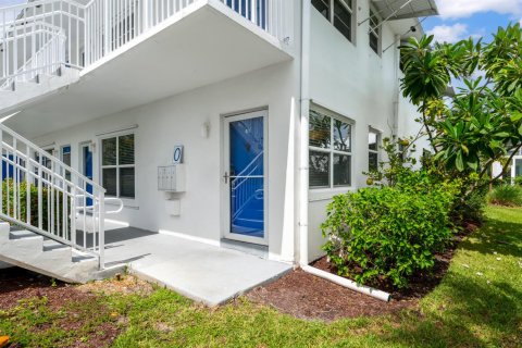 Copropriété à louer à Stuart, Floride: 2 chambres, 92.16 m2 № 2387995 - photo 3