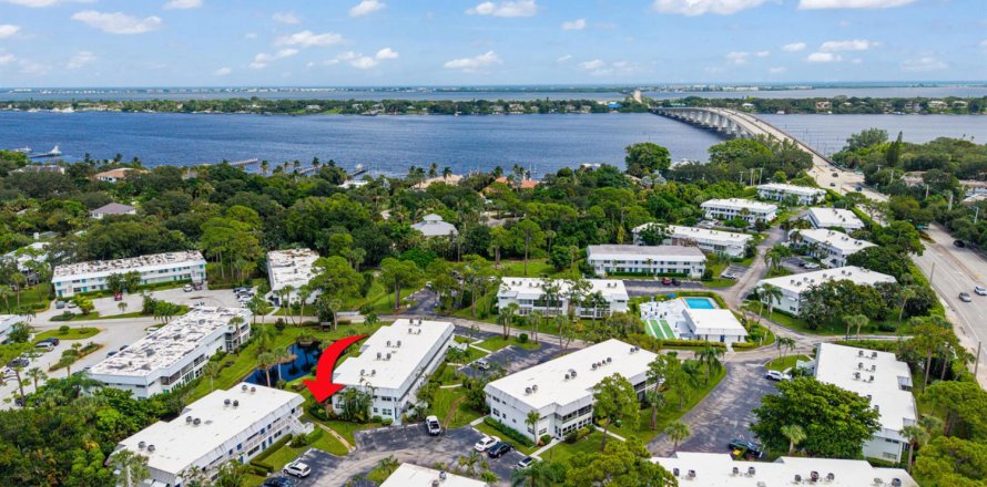 Condo à Stuart, Floride, 2 chambres  № 2387995