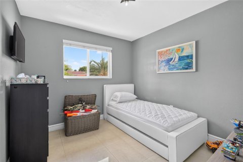 House in Hialeah, Florida 3 bedrooms, 131.36 sq.m. № 2274133 - photo 23