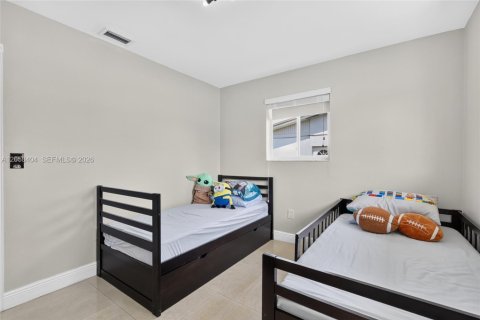 House in Hialeah, Florida 3 bedrooms, 131.36 sq.m. № 2274133 - photo 26
