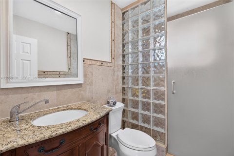 House in Hialeah, Florida 3 bedrooms, 131.36 sq.m. № 2274133 - photo 30