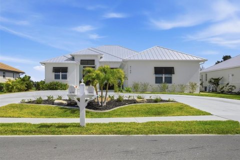 House in Placida, Florida 3 bedrooms, 276.48 sq.m. № 2232980 - photo 21