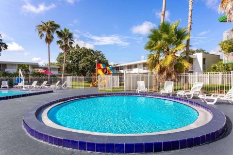 Hôtel, hôtellerie à vendre à Kissimmee, Floride: 2 chambres № 1983988 - photo 14