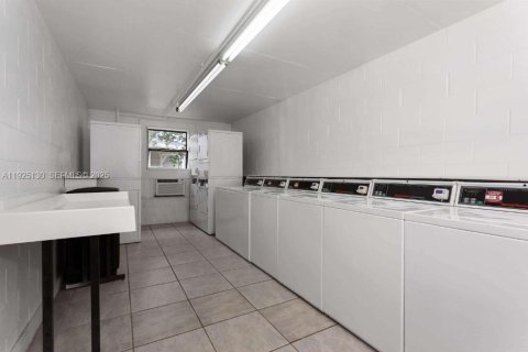 Hôtel, hôtellerie à vendre à Kissimmee, Floride: 2 chambres № 1983988 - photo 16