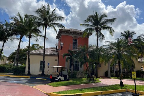 Condo in Doral, Florida, 1 bedroom  № 2076323 - photo 2