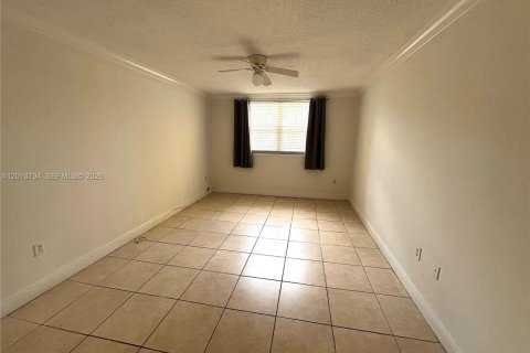 Condo in Doral, Florida, 1 bedroom  № 2076323 - photo 16