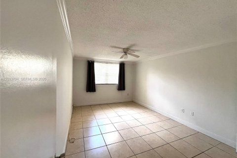 Condo in Doral, Florida, 1 bedroom  № 2076323 - photo 15