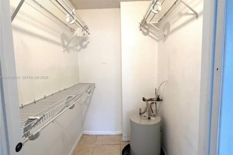 Condo in Doral, Florida, 1 bedroom  № 2076323 - photo 18