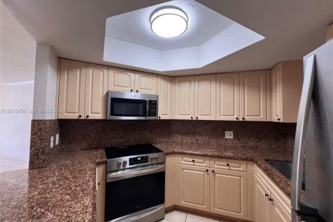 Condo in Doral, Florida, 1 bedroom  № 2076323 - photo 12