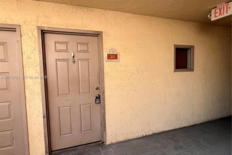 Condo in Doral, Florida, 1 bedroom  № 2076323 - photo 6