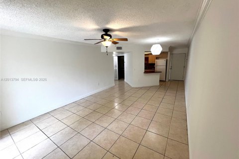 Condo in Doral, Florida, 1 bedroom  № 2076323 - photo 10