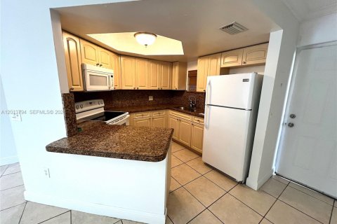 Condo in Doral, Florida, 1 bedroom  № 2076323 - photo 9