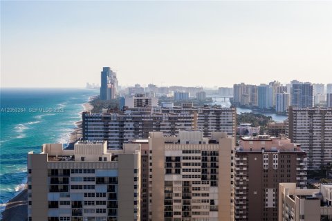 Copropriété à vendre à Hallandale Beach, Floride: 3 chambres, 155.61 m2 № 2150420 - photo 15