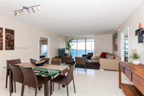 Condo à Hallandale Beach, Floride, 3 chambres  № 2150420