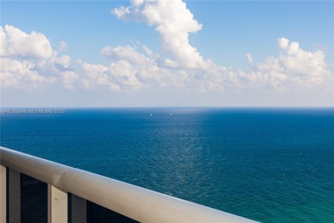 Copropriété à vendre à Hallandale Beach, Floride: 3 chambres, 155.61 m2 № 2150420 - photo 14