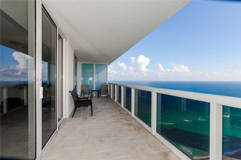 Copropriété à vendre à Hallandale Beach, Floride: 3 chambres, 155.61 m2 № 2150420 - photo 11