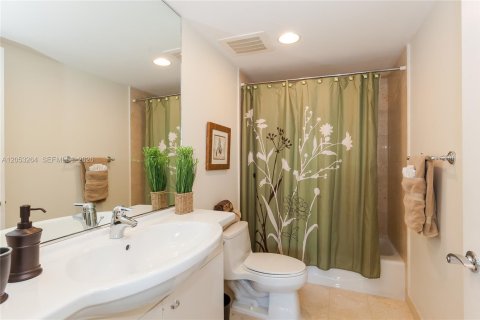 Copropriété à vendre à Hallandale Beach, Floride: 3 chambres, 155.61 m2 № 2150420 - photo 21