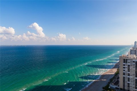 Copropriété à vendre à Hallandale Beach, Floride: 3 chambres, 155.61 m2 № 2150420 - photo 13