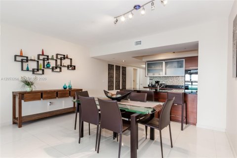 Copropriété à vendre à Hallandale Beach, Floride: 3 chambres, 155.61 m2 № 2150420 - photo 4