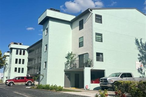 Condo à Dunedin, Floride, 2 chambres  № 2105003