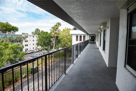 Condo in Dunedin, Florida, 2 bedrooms № 2105003 - photo 16