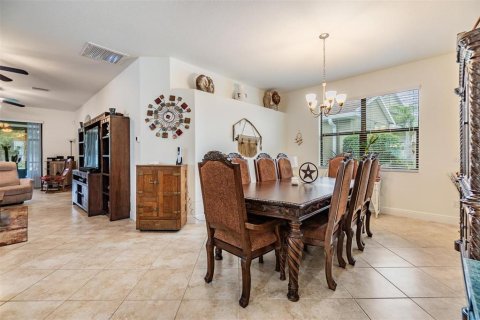Casa en venta en Spring Hill, Florida, 4 dormitorios, 185.25 m2 № 1799880 - foto 15