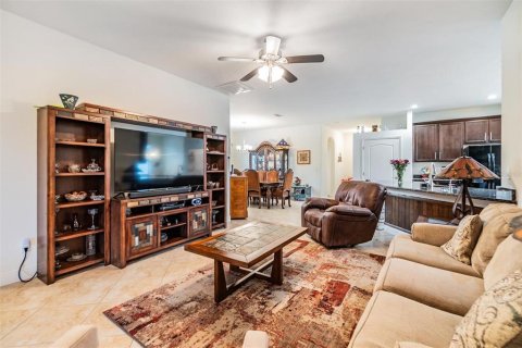 Casa en venta en Spring Hill, Florida, 4 dormitorios, 185.25 m2 № 1799880 - foto 18