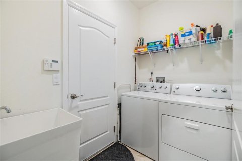 Casa en venta en Spring Hill, Florida, 4 dormitorios, 185.25 m2 № 1799880 - foto 24