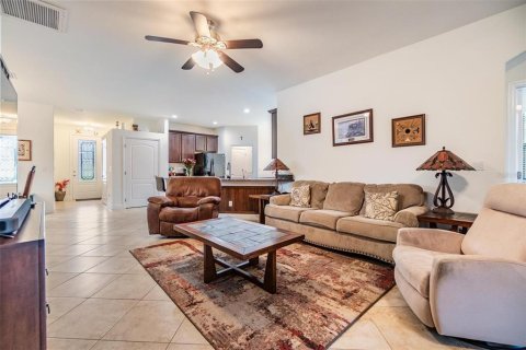 Casa en venta en Spring Hill, Florida, 4 dormitorios, 185.25 m2 № 1799880 - foto 19
