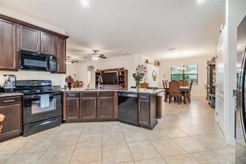 Casa en venta en Spring Hill, Florida, 4 dormitorios, 185.25 m2 № 1799880 - foto 25