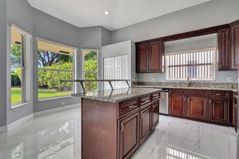 House in Wellington, Florida 5 bedrooms, 242.29 sq.m. № 2175834 - photo 18