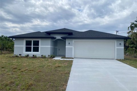 House in North Port, Florida 4 bedrooms, 166.39 sq.m. № 1539645 - photo 2