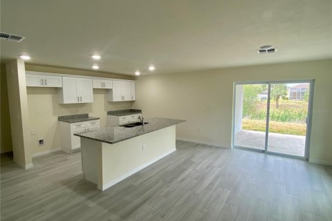 House in North Port, Florida 4 bedrooms, 166.39 sq.m. № 1539645 - photo 4
