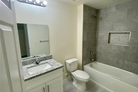 House in North Port, Florida 4 bedrooms, 166.39 sq.m. № 1539645 - photo 12
