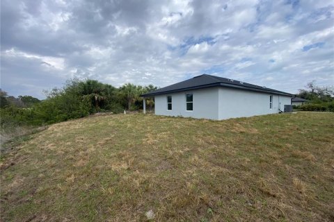 House in North Port, Florida 4 bedrooms, 166.39 sq.m. № 1539645 - photo 17