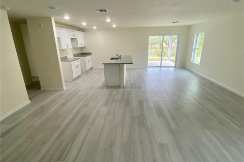 House in North Port, Florida 4 bedrooms, 166.39 sq.m. № 1539645 - photo 6