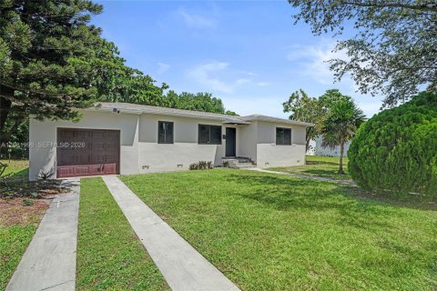 Villa ou maison à North Miami, Floride 4 chambres, 142.42 m2 № 2351401