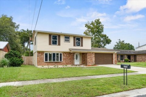 House in Lakeland, Florida 4 bedrooms, 190.91 sq.m. № 1894148 - photo 3