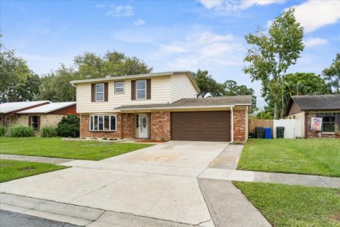 House in Lakeland, Florida 4 bedrooms, 190.91 sq.m. № 1894148 - photo 1