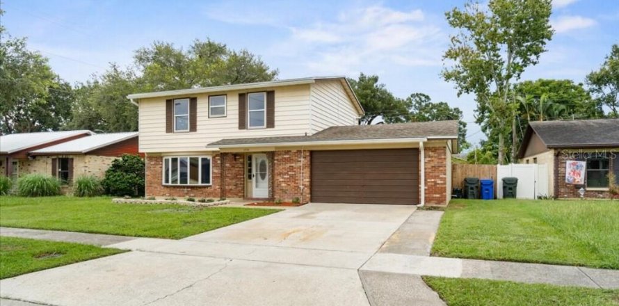 House in Lakeland, Florida 4 bedrooms, 190.91 sq.m. № 1894148