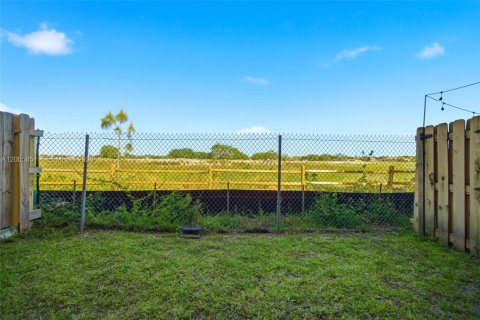 Townhouse in Sunrise, Florida 3 bedrooms, 146.88 sq.m. № 2069102 - photo 16